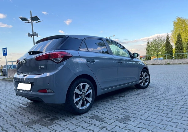 Hyundai i20 cena 35900 przebieg: 131000, rok produkcji 2015 z Stryków małe 497